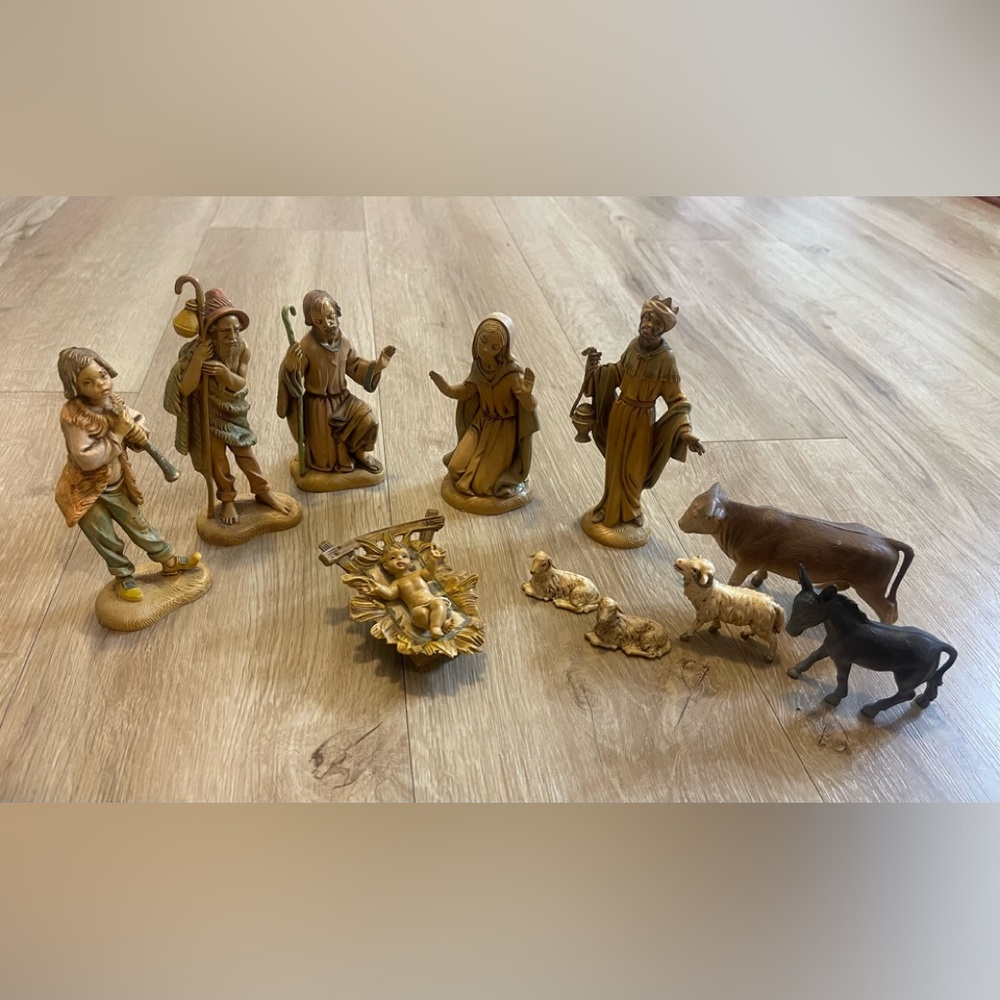 Italy Depose Nativity Set